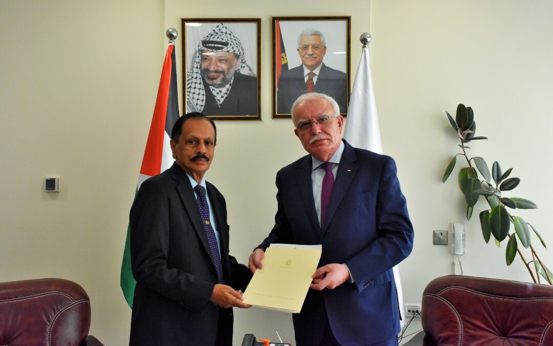 Representative of Sri Lanka to the State of Palestine Nawalage Bennet Cooray presents Letters of Credence